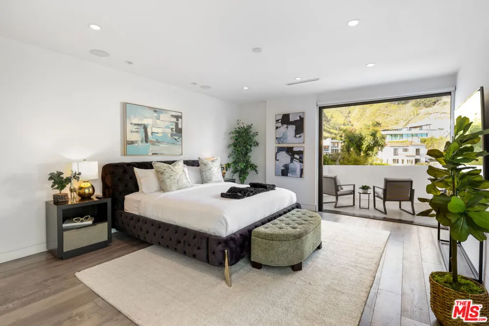 8514 Franklin Avenue Los Angeles, CA 90069