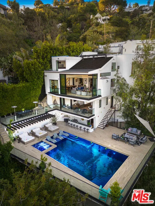 8514 Franklin Avenue Los Angeles, CA 90069