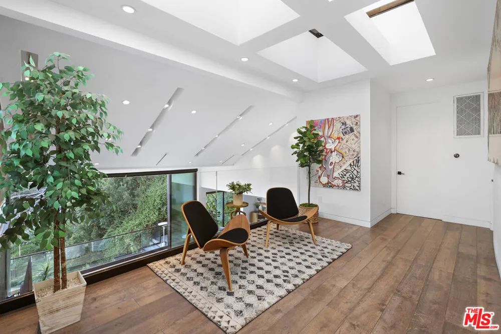 8514 Franklin Avenue Los Angeles, CA 90069