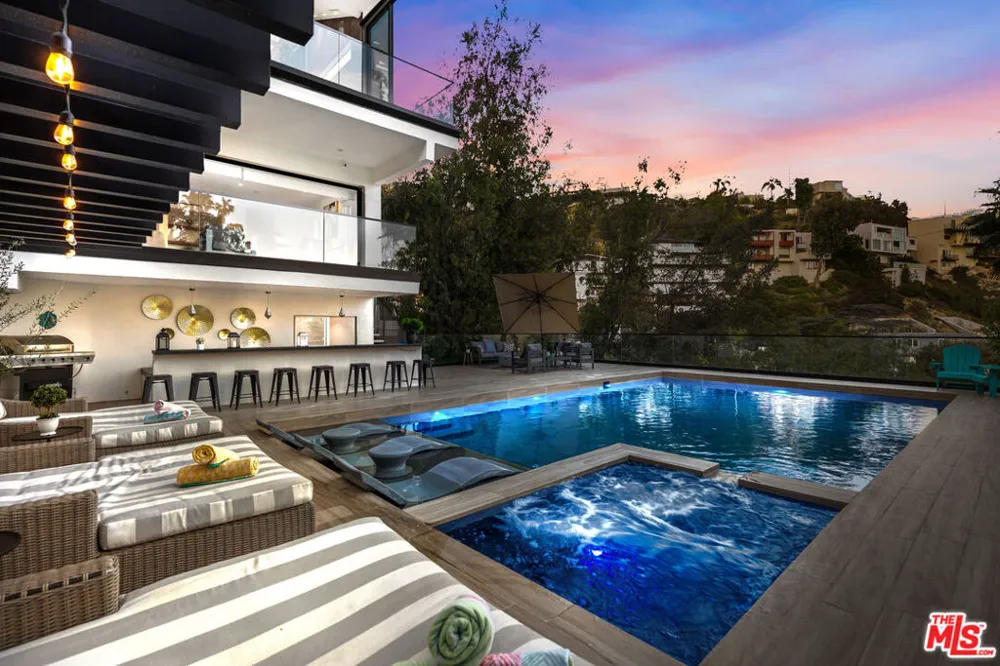 8514 Franklin Avenue Los Angeles, CA 90069