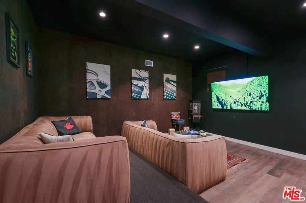 8514 Franklin Avenue Los Angeles, CA 90069