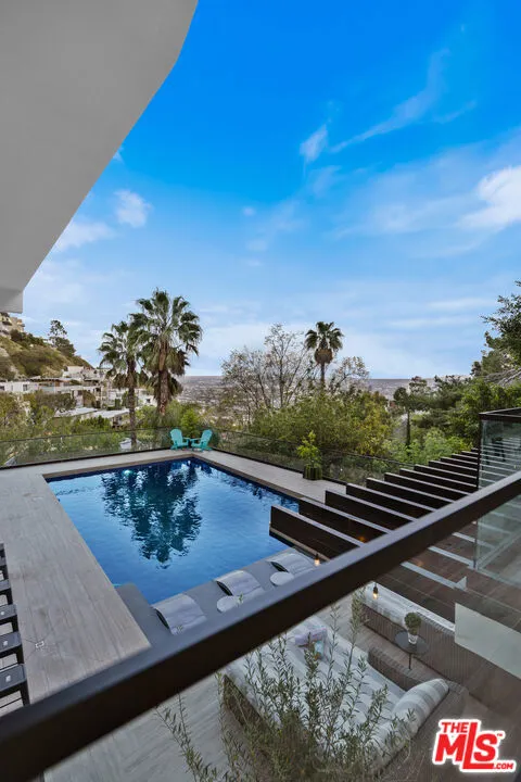 8514 Franklin Avenue Los Angeles, CA 90069