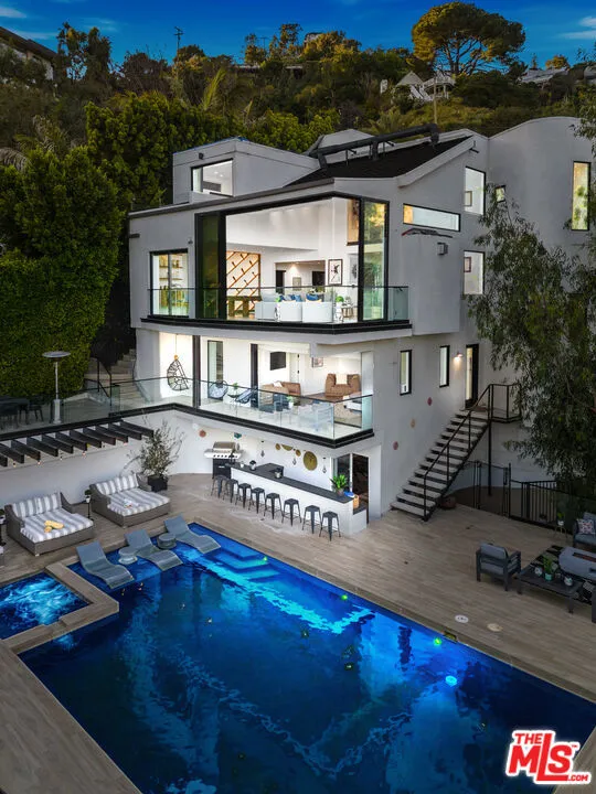 8514 Franklin Avenue Los Angeles, CA 90069