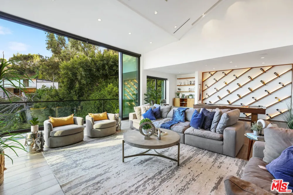 8514 Franklin Avenue Los Angeles, CA 90069