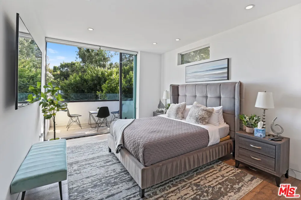 8514 Franklin Avenue Los Angeles, CA 90069
