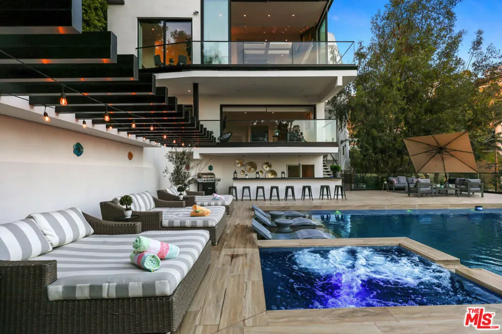8514 Franklin Avenue Los Angeles, CA 90069