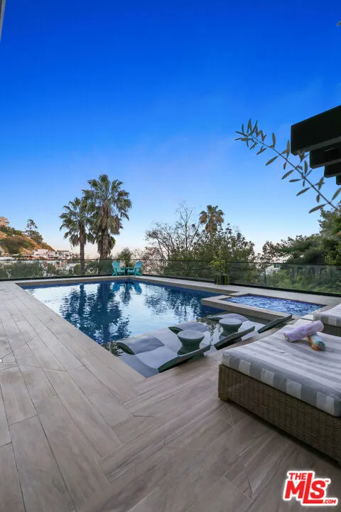 8514 Franklin Avenue Los Angeles, CA 90069
