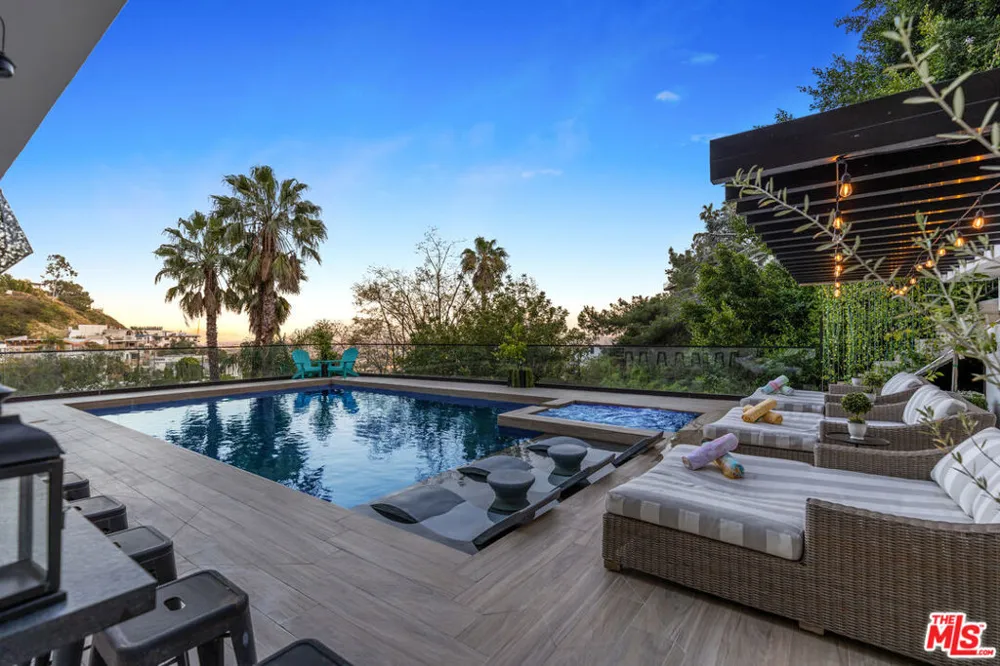 8514 Franklin Avenue Los Angeles, CA 90069