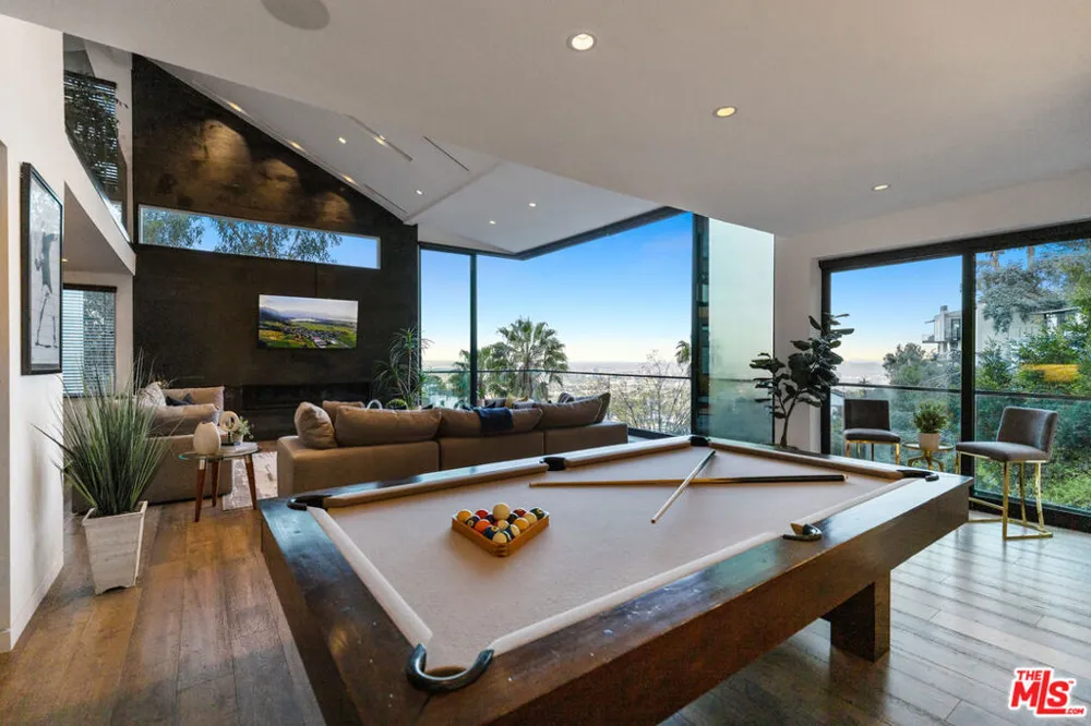 8514 Franklin Avenue Los Angeles, CA 90069