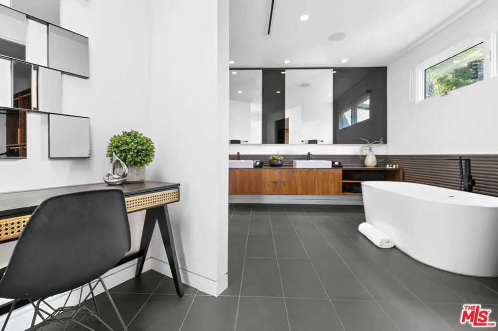 8514 Franklin Avenue Los Angeles, CA 90069