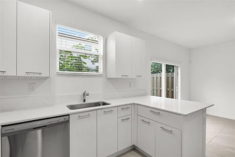 12523 NW 24th Ave Miami, FL 33167