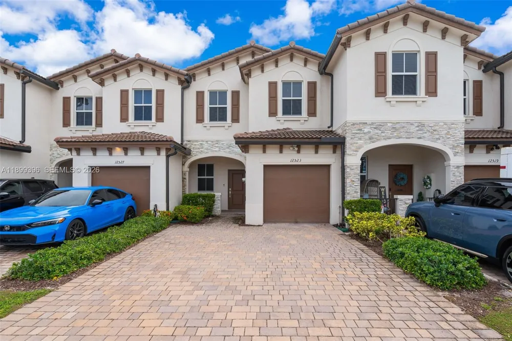 12523 NW 24th Ave Miami, FL 33167