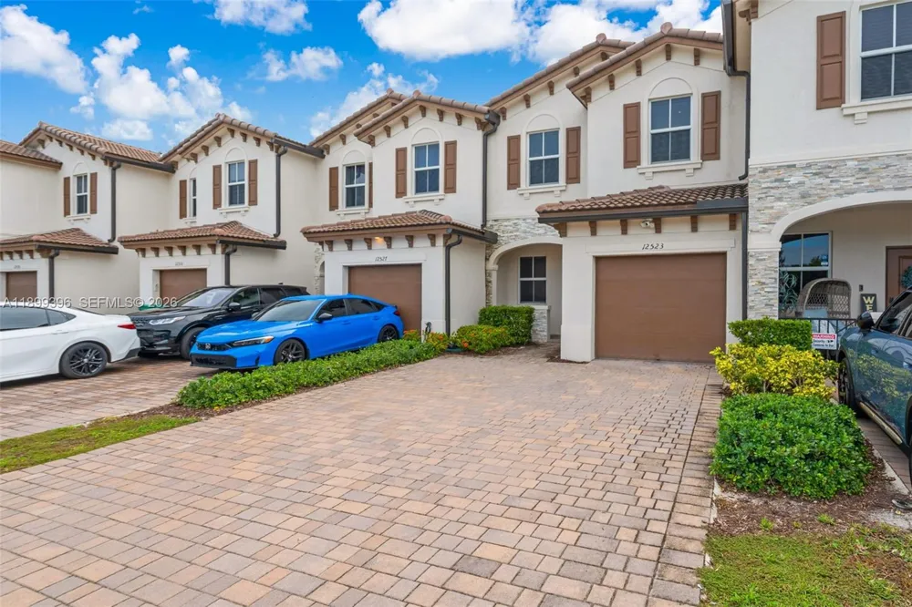 12523 NW 24th Ave Miami, FL 33167