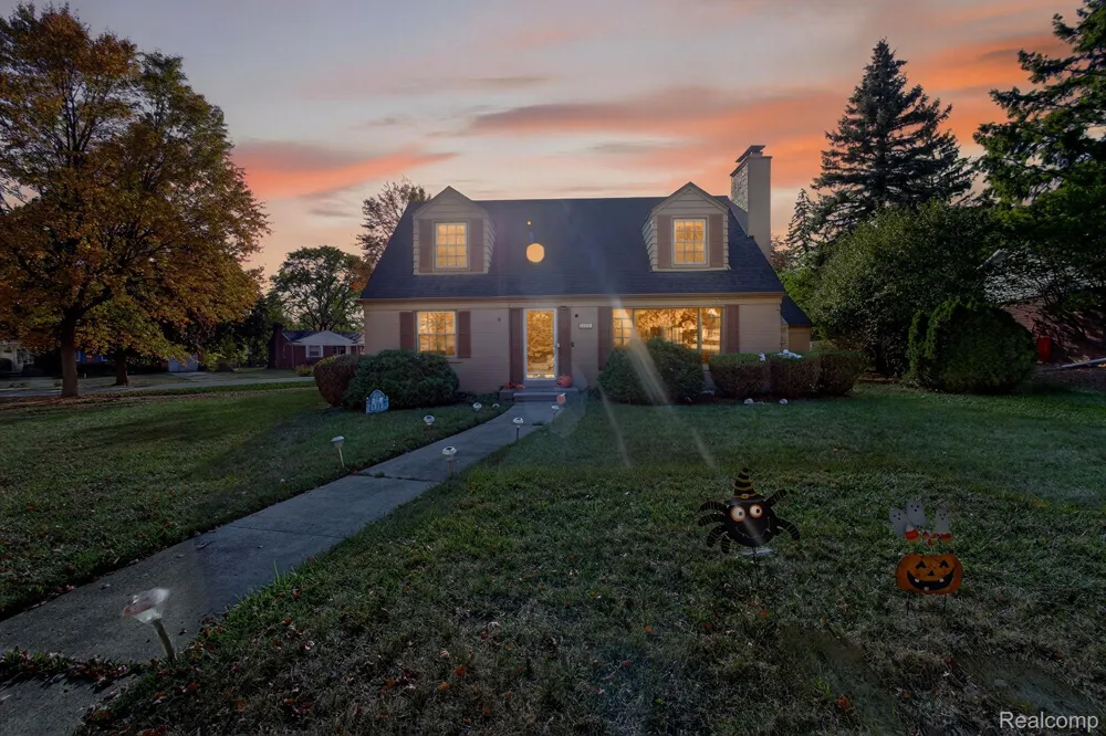 28025 Sunset Boulevard W Lathrup Village City, MI 48076