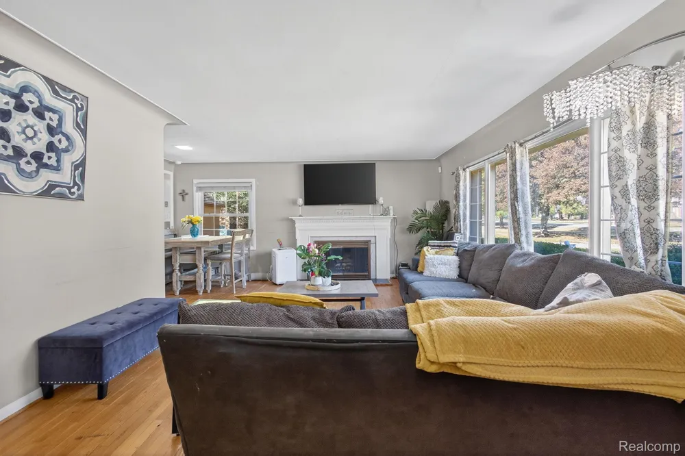 28025 Sunset Boulevard W Lathrup Village City, MI 48076