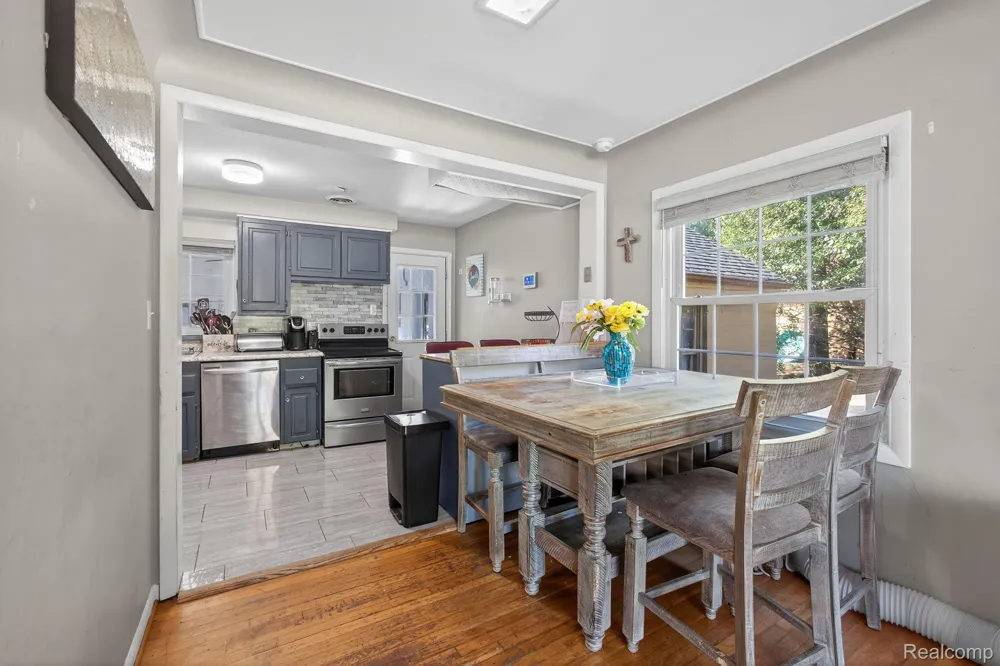 28025 Sunset Boulevard W Lathrup Village City, MI 48076