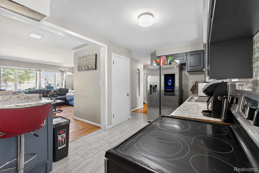 28025 Sunset Boulevard W Lathrup Village City, MI 48076