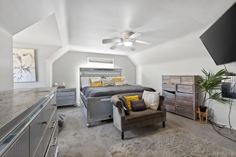 28025 Sunset Boulevard W Lathrup Village City, MI 48076