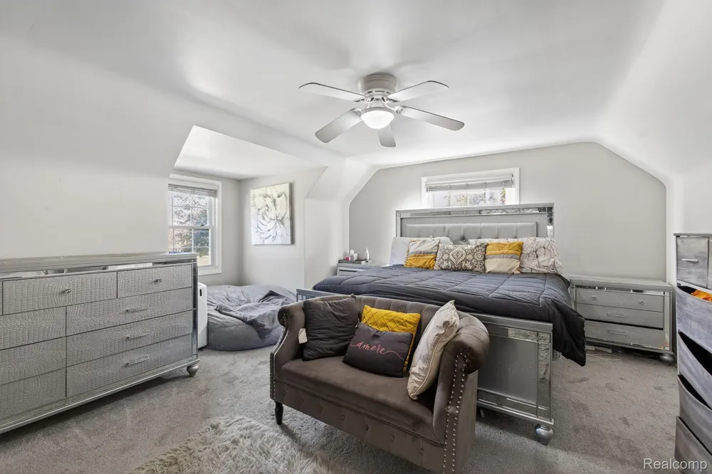28025 Sunset Boulevard W Lathrup Village City, MI 48076