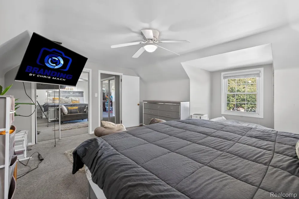 28025 Sunset Boulevard W Lathrup Village City, MI 48076