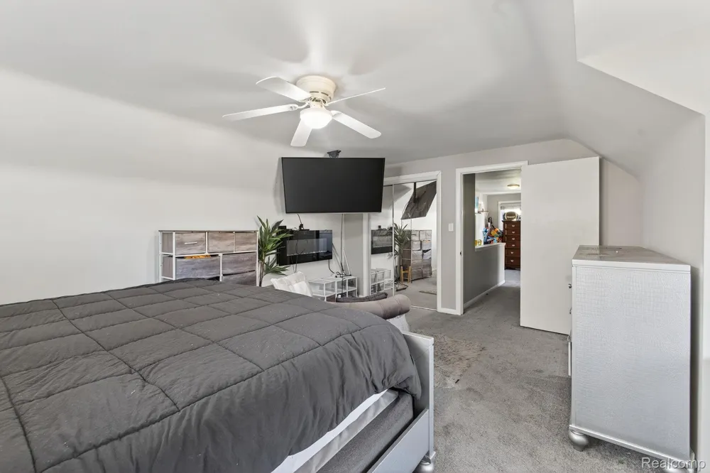 28025 Sunset Boulevard W Lathrup Village City, MI 48076
