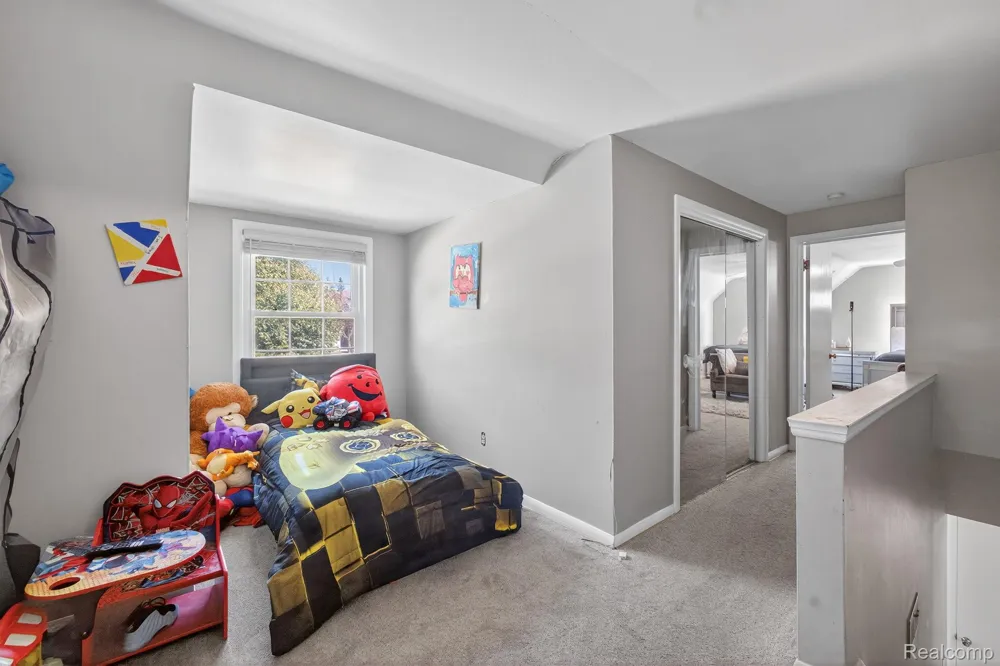 28025 Sunset Boulevard W Lathrup Village City, MI 48076