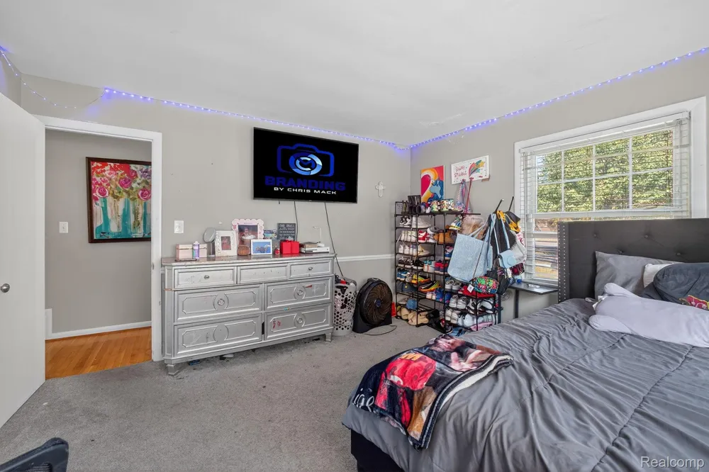 28025 Sunset Boulevard W Lathrup Village City, MI 48076