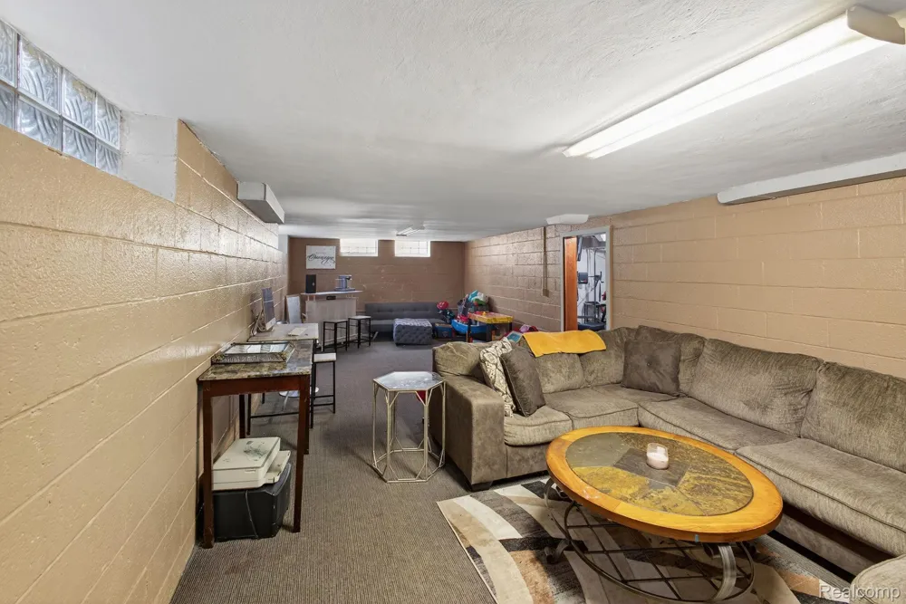 28025 Sunset Boulevard W Lathrup Village City, MI 48076