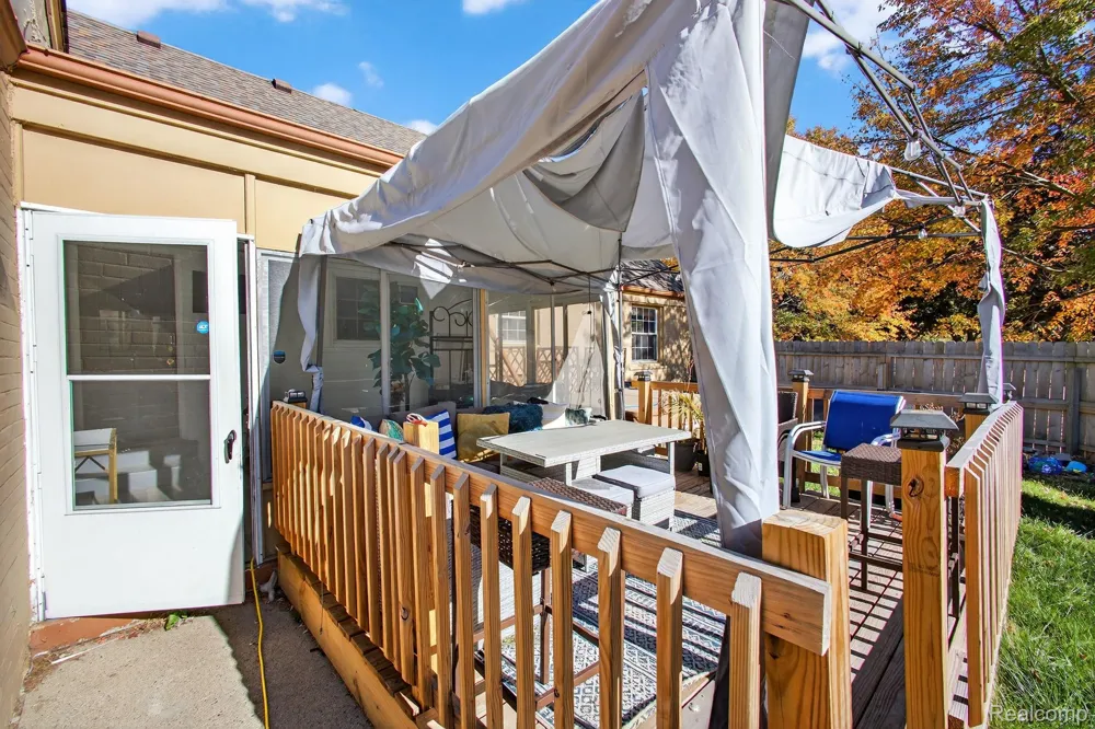 28025 Sunset Boulevard W Lathrup Village City, MI 48076