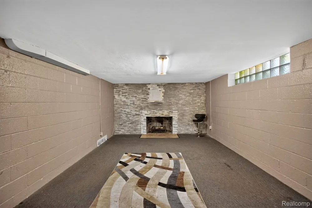 28025 Sunset Boulevard W Lathrup Village City, MI 48076