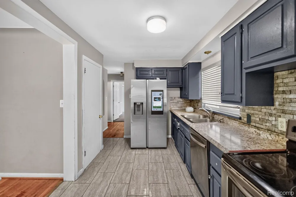 28025 Sunset Boulevard W Lathrup Village City, MI 48076