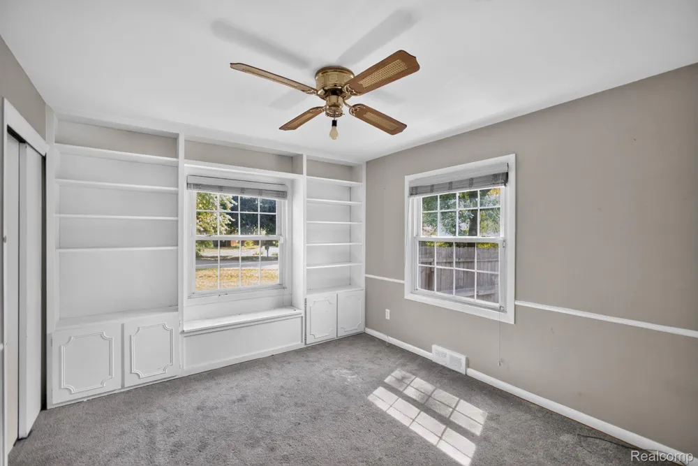 28025 Sunset Boulevard W Lathrup Village City, MI 48076
