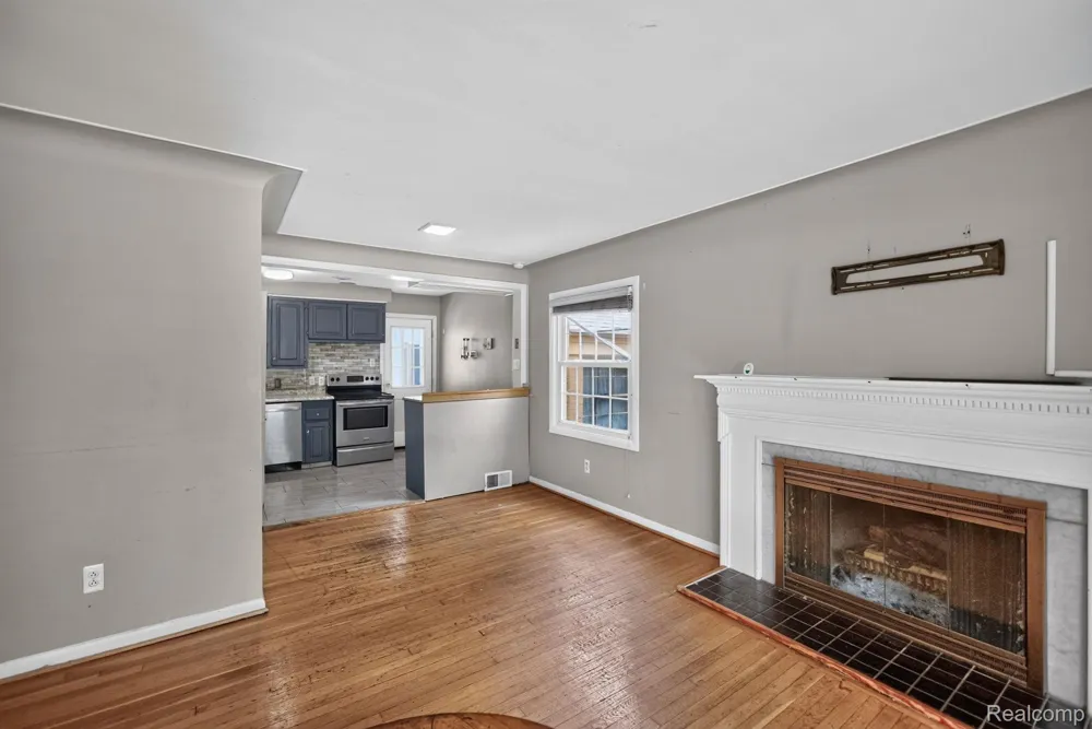 28025 Sunset Boulevard W Lathrup Village City, MI 48076