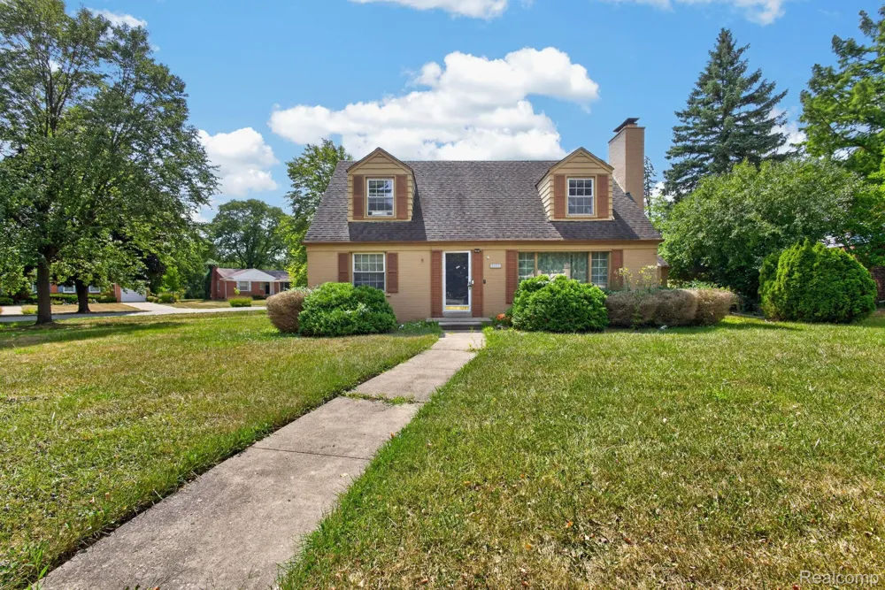 28025 Sunset Boulevard W Lathrup Village City, MI 48076