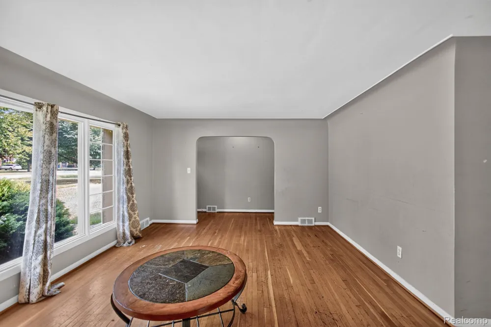 28025 Sunset Boulevard W Lathrup Village City, MI 48076