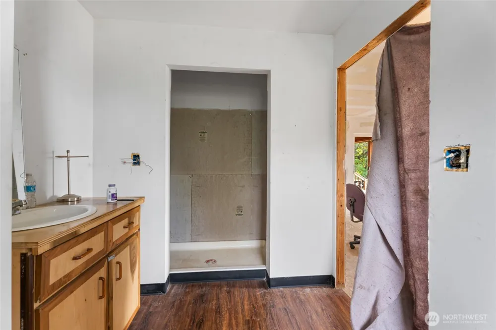 39812 94th Avenue La Center, WA 98629