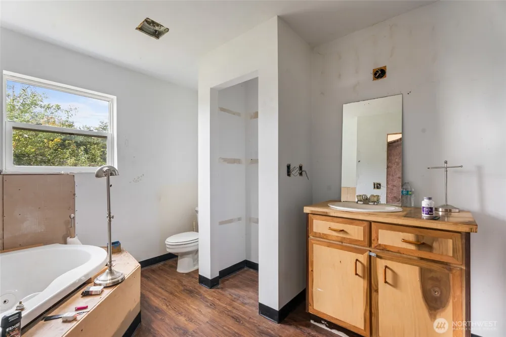 39812 94th Avenue La Center, WA 98629