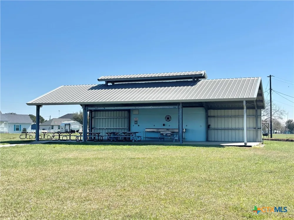 423 Calumet Palacios, TX 77465