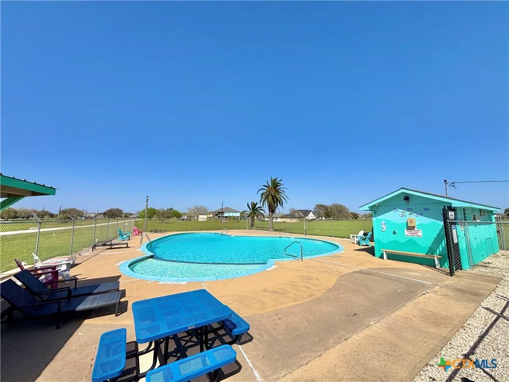 423 Calumet Palacios, TX 77465