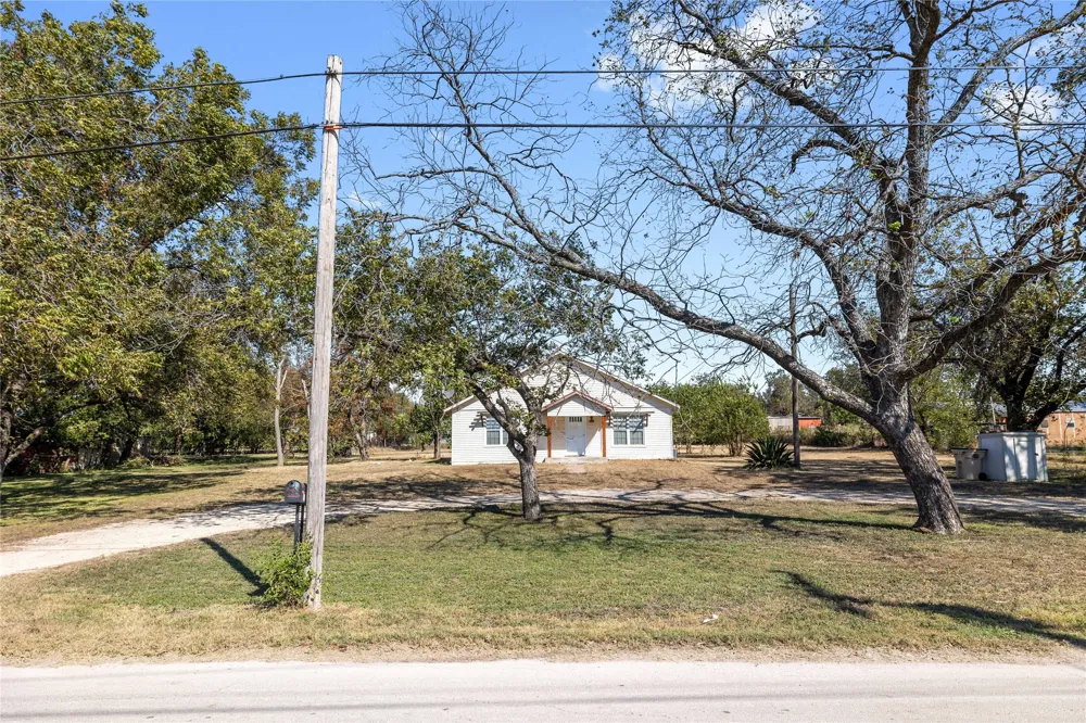 505 E Walcott Avenue Comanche, TX 76442