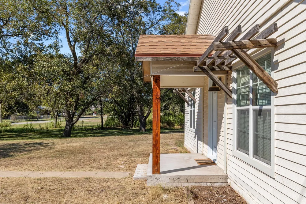 505 E Walcott Avenue Comanche, TX 76442