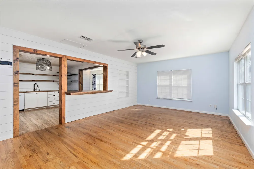 505 E Walcott Avenue Comanche, TX 76442