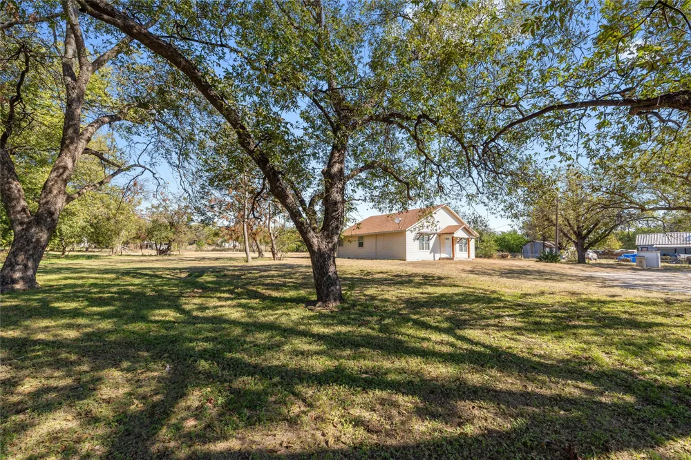 505 E Walcott Avenue Comanche, TX 76442