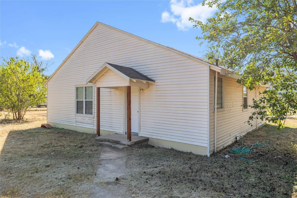 505 E Walcott Avenue Comanche, TX 76442