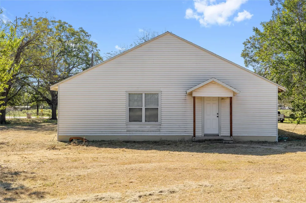 505 E Walcott Avenue Comanche, TX 76442