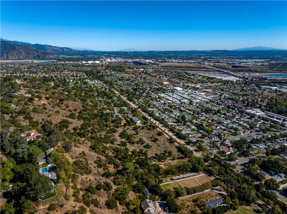 1901 Royal Oaks Bradbury, CA 91008