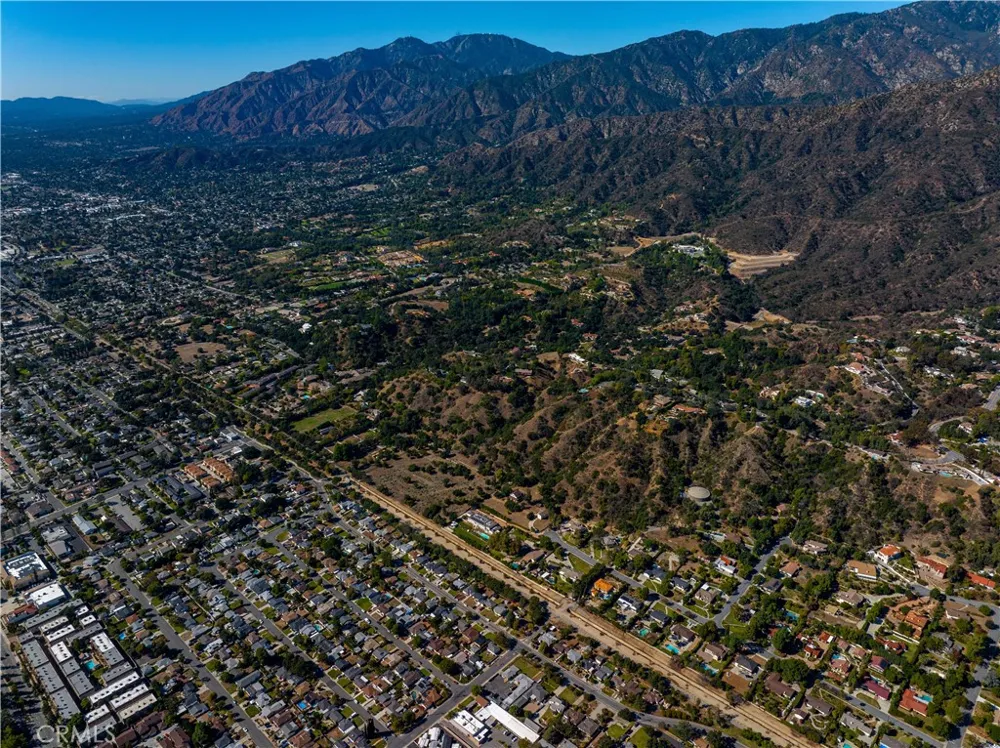 1901 Royal Oaks Bradbury, CA 91008