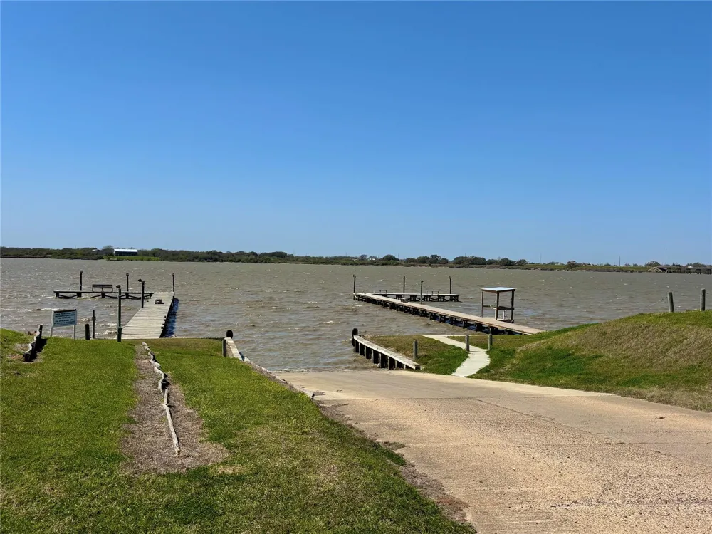 423 Calumet Palacios, TX 77465
