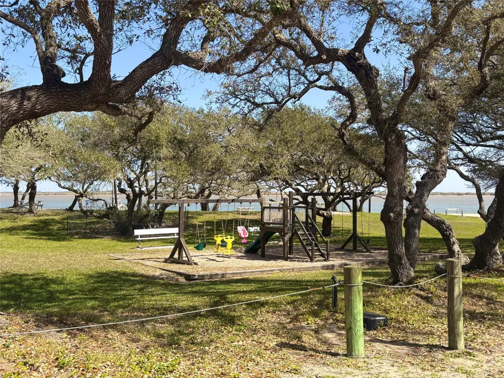 423 Calumet Palacios, TX 77465