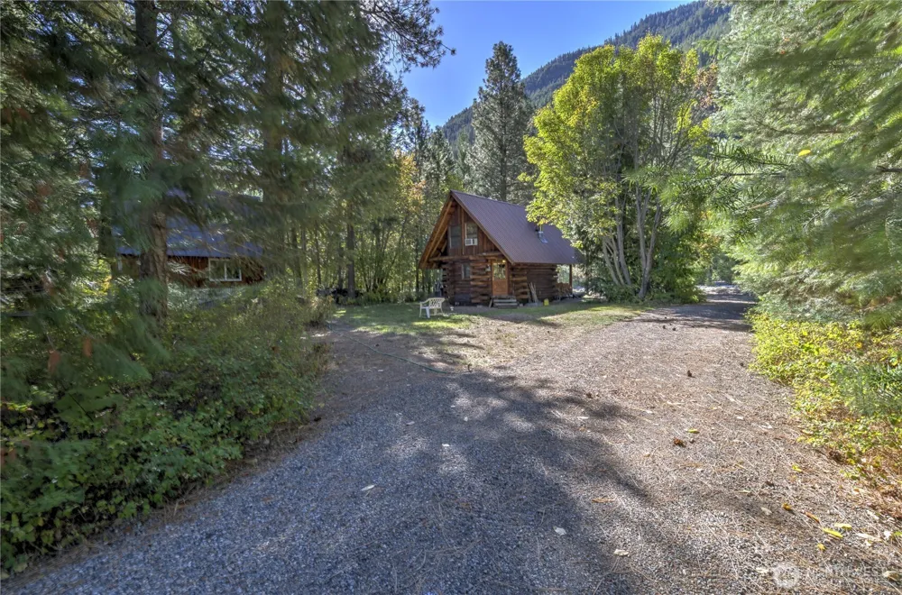 26 Mercer Road Mazama, WA 98833